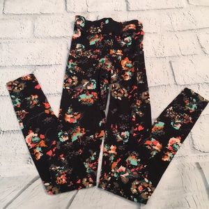 Wet Seal Flowered leggings